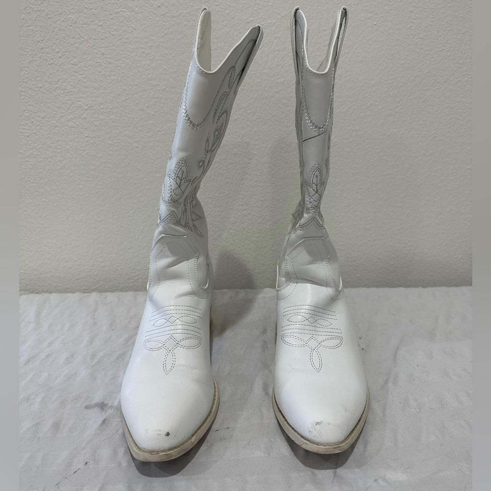 ILV women’s white cowboy boots